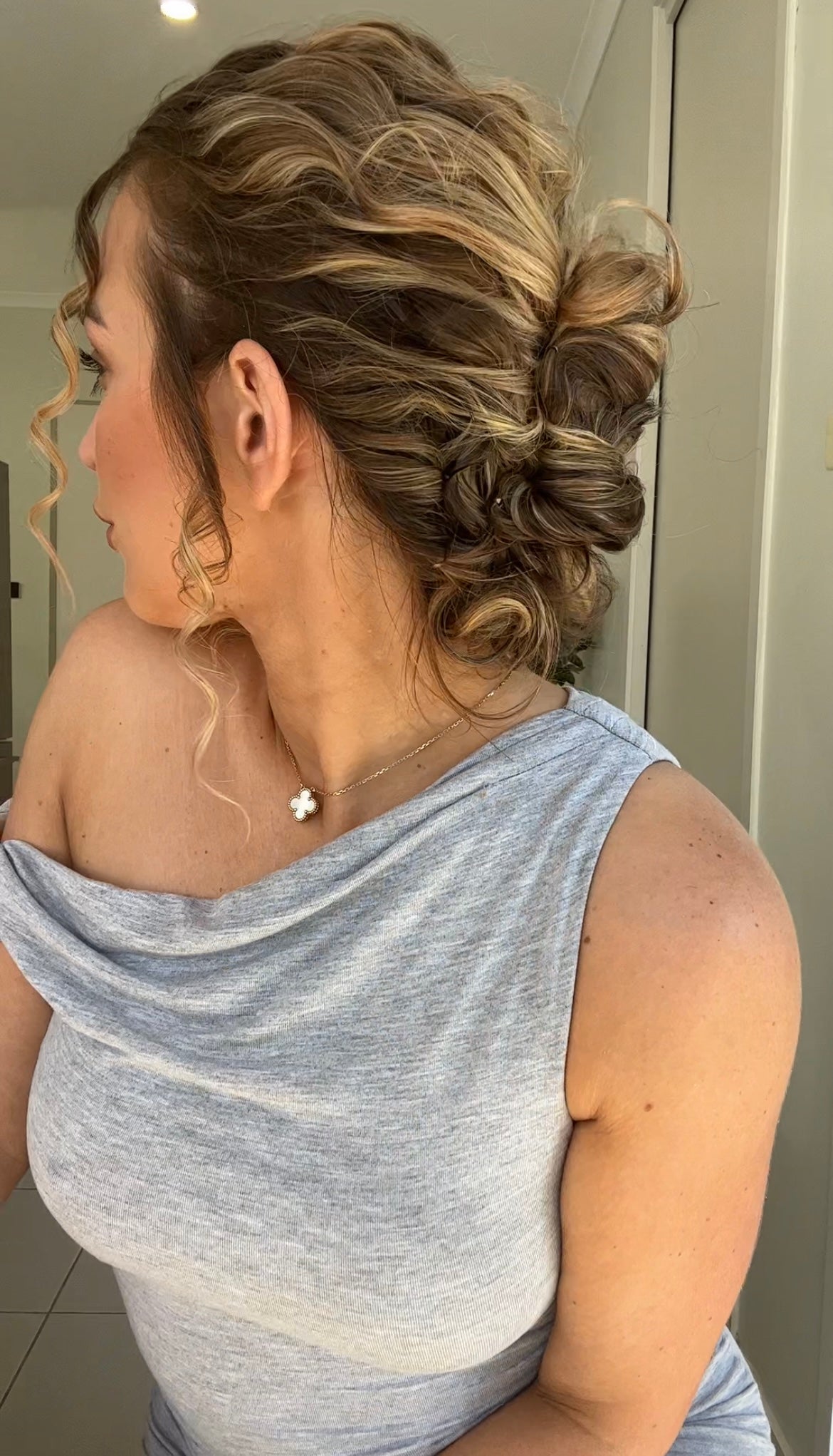 Wave Babe | 5 in 1 Hair Styler - Airys HairWave Babe - Airys Hair - 5 in 1 hair styler - 5 in 1 styler - wavy talk - hair curler - curling tong - thermal brush - bouncy blowdry brush - mermaid waver - beach wave - interchangeable head - hair styling attachments - curling wand - blowout brush - blowdry brush - velcro rollers - amika